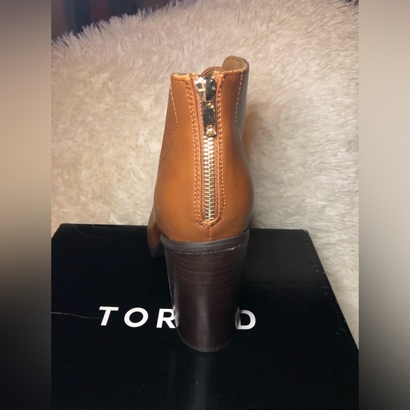 Torrid Women's Tan and Gold Lace up Ankle Boots NWT size 9.5 - Picture 4 of 13